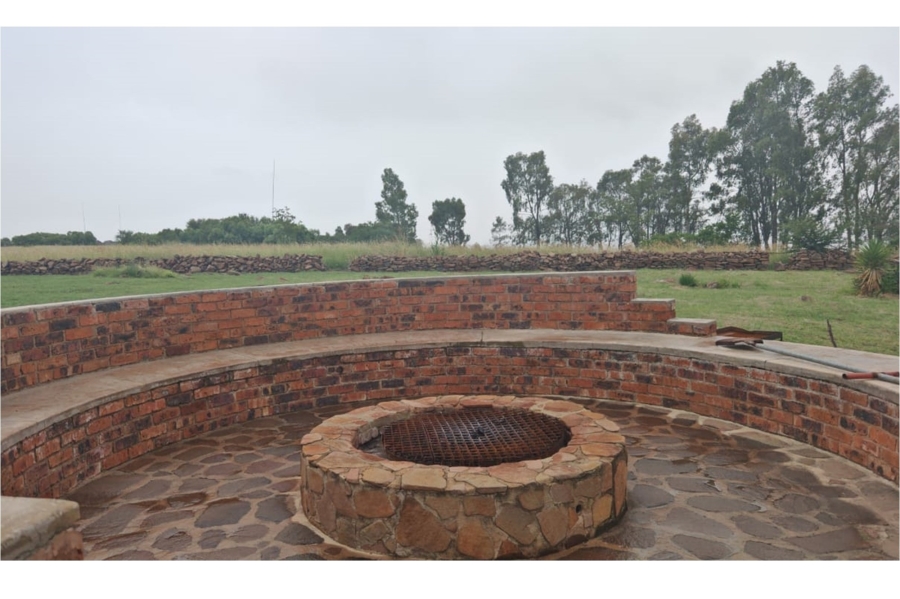 6 Bedroom Property for Sale in Vaaldam SH Free State